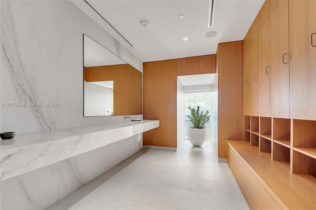 300 Biscayne Boulevard Way 2902E, Miami, FL 33131
