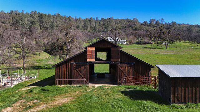 1933 Appaloosa Way, Angels Camp, CA 95222