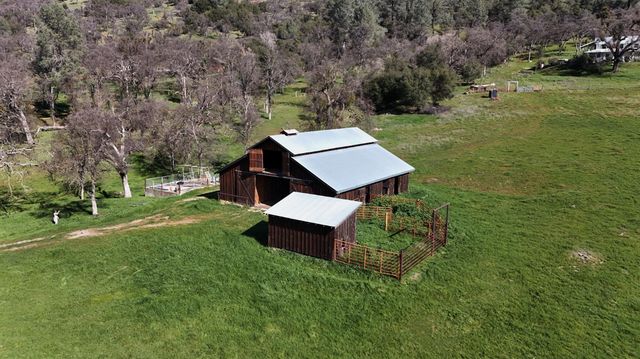 1933 Appaloosa Way, Angels Camp, CA 95222