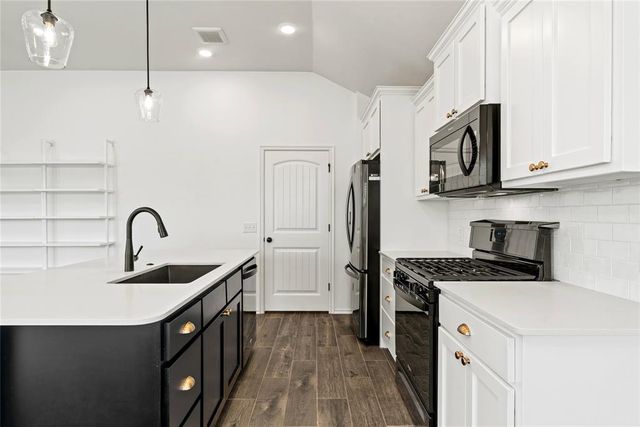 18625 Cantar Drive, Edmond, OK 73012