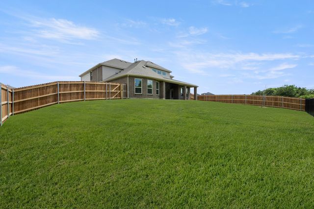 513 S Hidden Lakes Drive, Desoto, TX 75115
