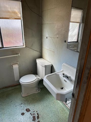 2087 W Mendocino Ave, Stockton, CA 95204