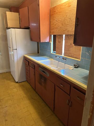 2087 W Mendocino Ave, Stockton, CA 95204