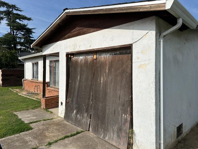 2087 W Mendocino Ave, Stockton, CA 95204