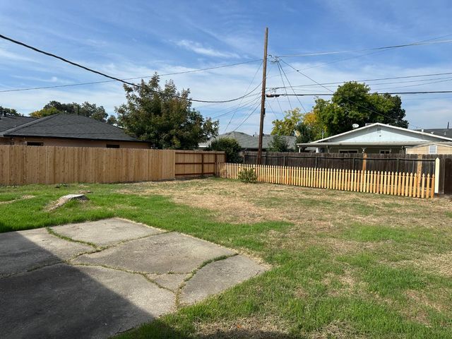 2087 W Mendocino Ave, Stockton, CA 95204