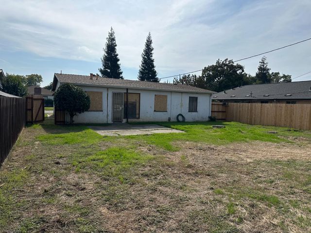 2087 W Mendocino Ave, Stockton, CA 95204