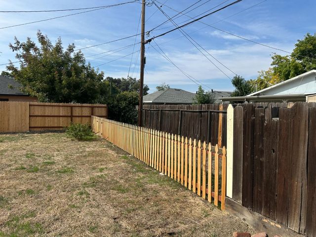 2087 W Mendocino Ave, Stockton, CA 95204