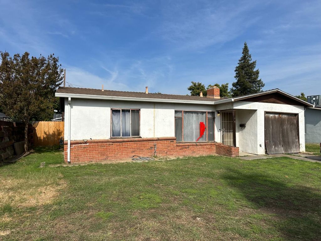 2087 W Mendocino Ave, Stockton, CA 95204