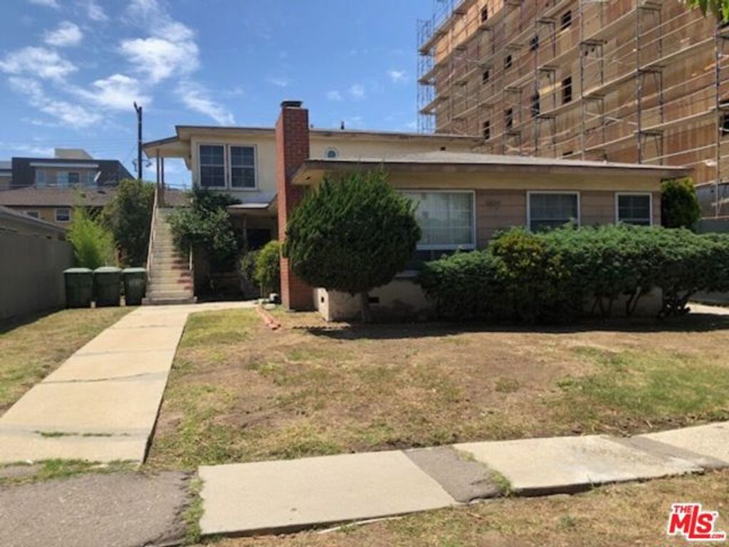 8837 Ramsgate Avenue, Los Angeles, CA 90045