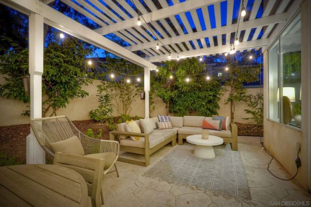 13060 Caminito Bautizo, San Diego, CA 92130