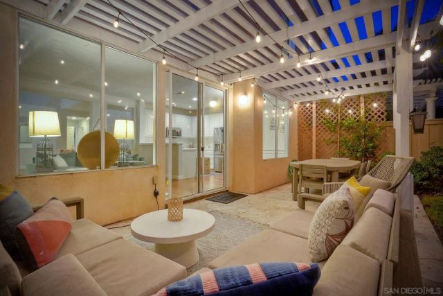 13060 Caminito Bautizo, San Diego, CA 92130