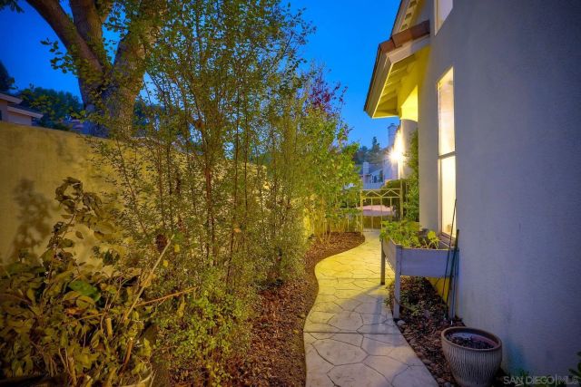 13060 Caminito Bautizo, San Diego, CA 92130