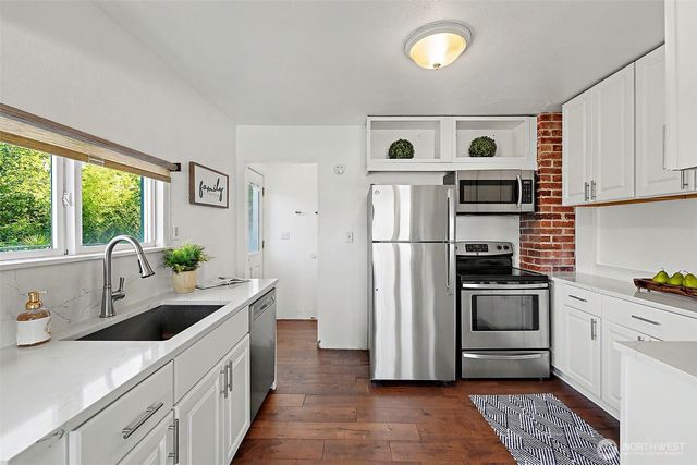6615 Arthur Street NE, Tacoma, WA 98422