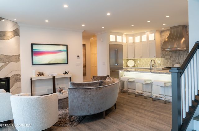 71 Cambridge Way, Colonie, NY 12110