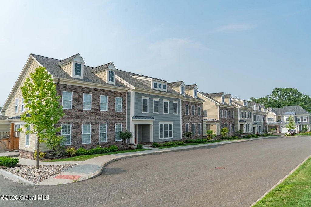 71 Cambridge Way, Colonie, NY 12110