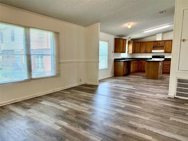 833 Algoa Friendswood Road, Algoa, TX 77511