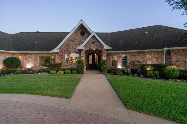 129 Lakeshore Drive, Waxahachie, TX 75165