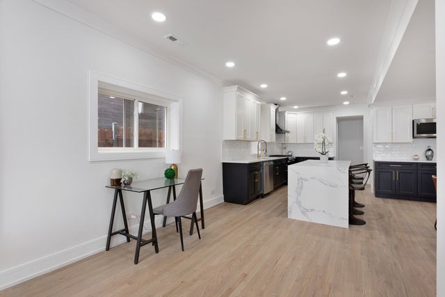 2456 W Huron Street, Chicago, IL 60612