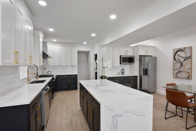 2456 W Huron Street, Chicago, IL 60612