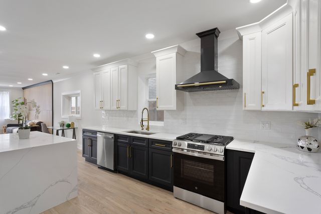 2456 W Huron Street, Chicago, IL 60612