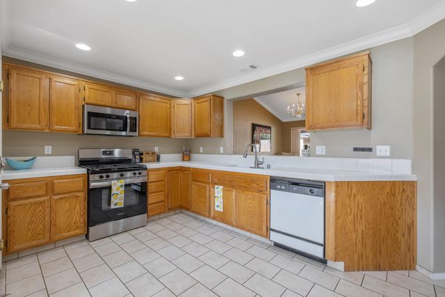 2915 S Aspen Street, Visalia, CA 93277