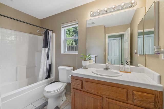 2915 S Aspen Street, Visalia, CA 93277