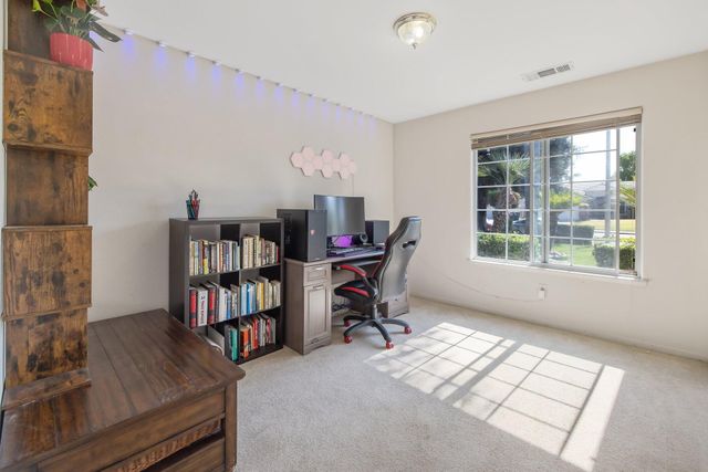 2915 S Aspen Street, Visalia, CA 93277