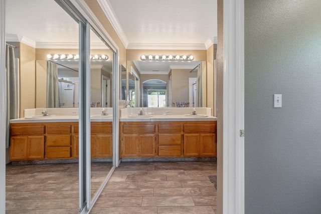 2915 S Aspen Street, Visalia, CA 93277