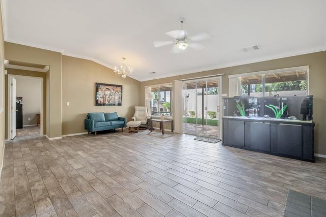 2915 S Aspen Street, Visalia, CA 93277