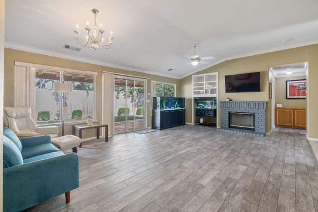2915 S Aspen Street, Visalia, CA 93277