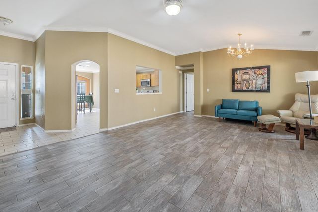 2915 S Aspen Street, Visalia, CA 93277