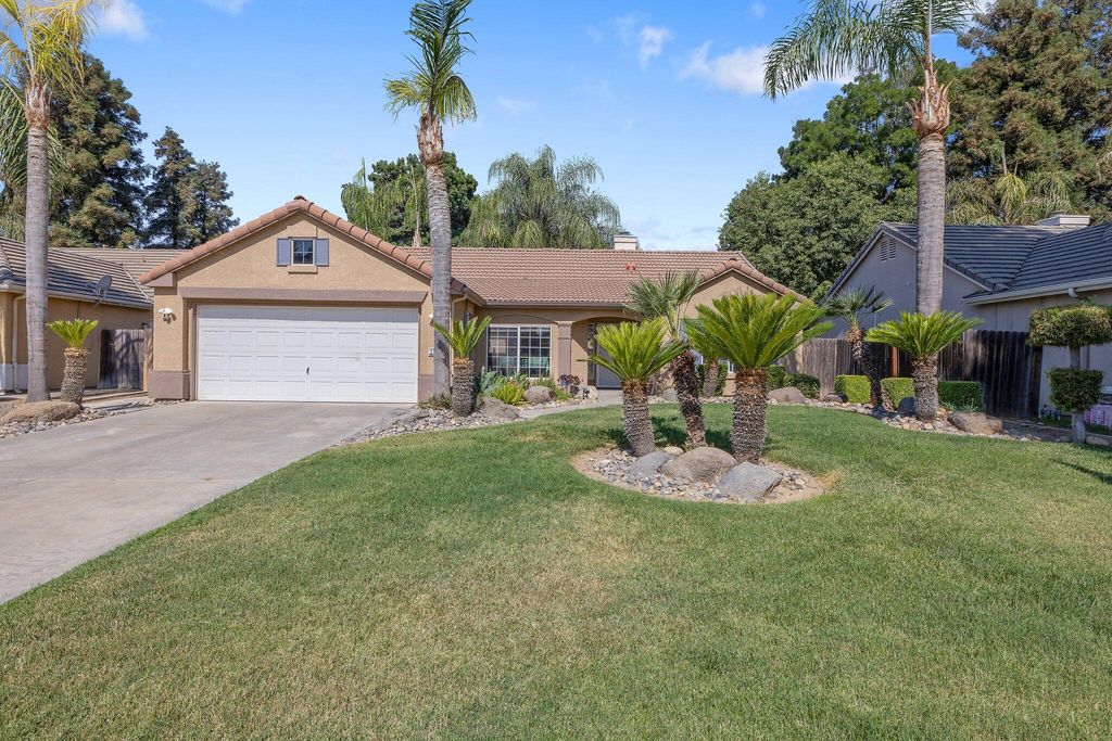 2915 S Aspen Street, Visalia, CA 93277