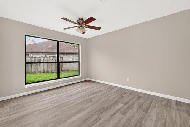 2031 Woodhue Drive, Spring, TX 77386