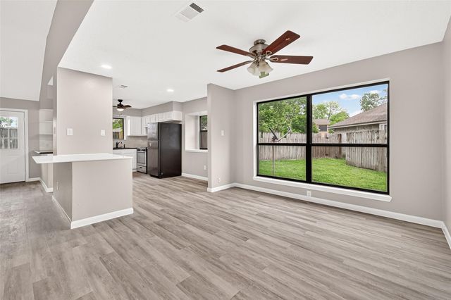 2031 Woodhue Drive, Spring, TX 77386