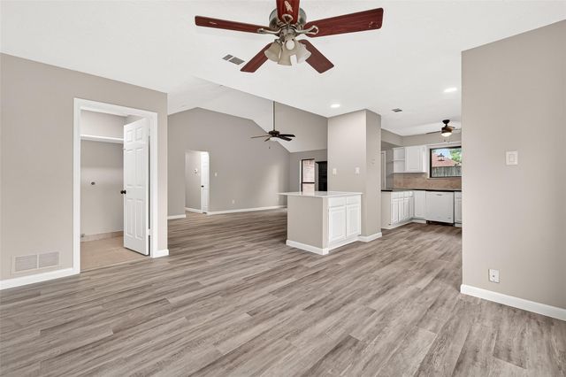 2031 Woodhue Drive, Spring, TX 77386
