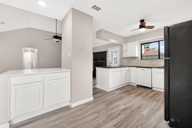 2031 Woodhue Drive, Spring, TX 77386