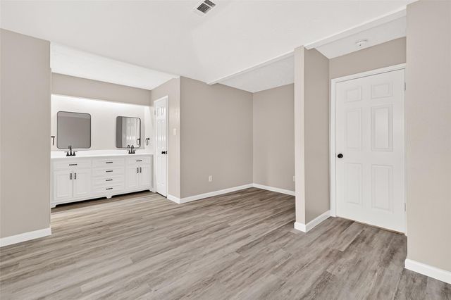 2031 Woodhue Drive, Spring, TX 77386