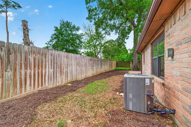 2031 Woodhue Drive, Spring, TX 77386