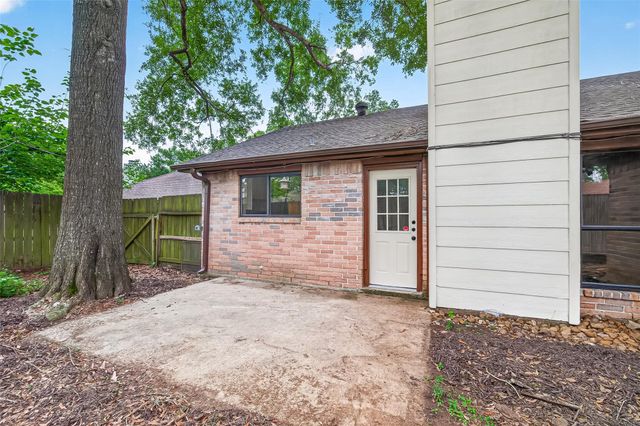 2031 Woodhue Drive, Spring, TX 77386