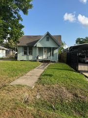 9434 E Avenue K, Houston, TX 77012