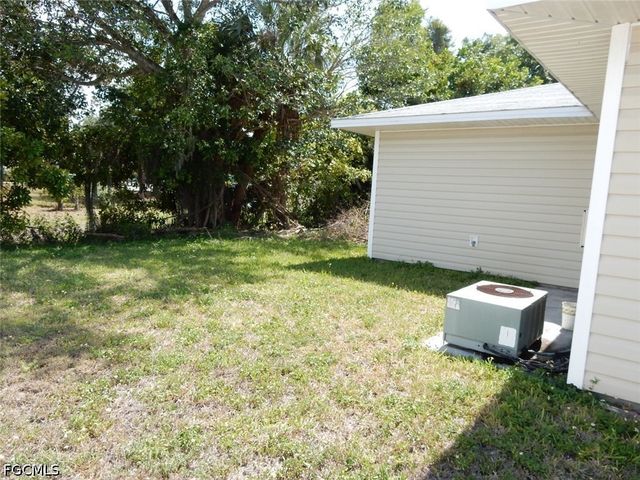 899 Ridgeway DR, North Fort Myers, FL 33903