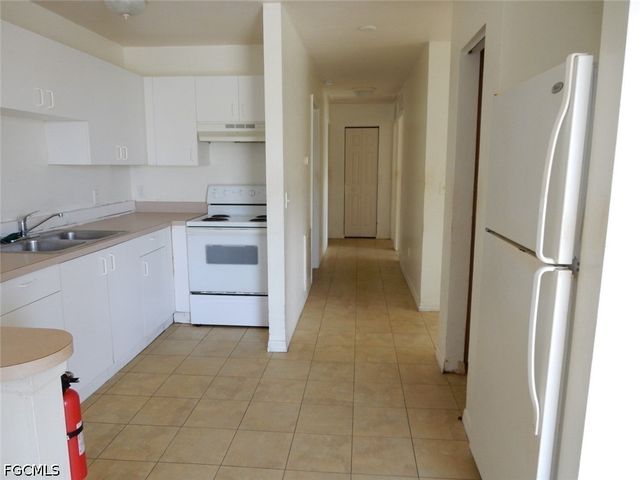 899 Ridgeway DR, North Fort Myers, FL 33903