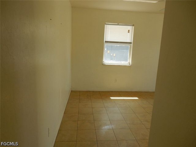 899 Ridgeway DR, North Fort Myers, FL 33903