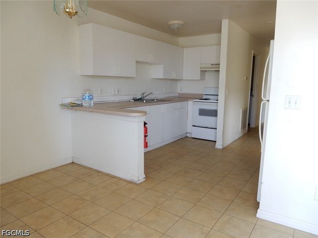 899 Ridgeway DR, North Fort Myers, FL 33903