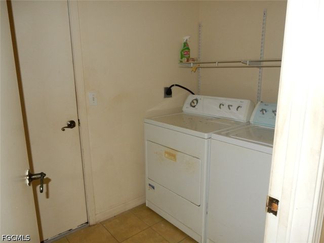 899 Ridgeway DR, North Fort Myers, FL 33903
