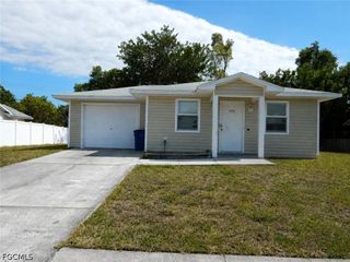 899 Ridgeway DR, North Fort Myers, FL 33903