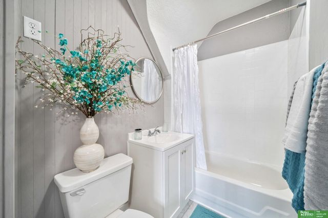 3704 N 19th Street, Omaha, NE 68110