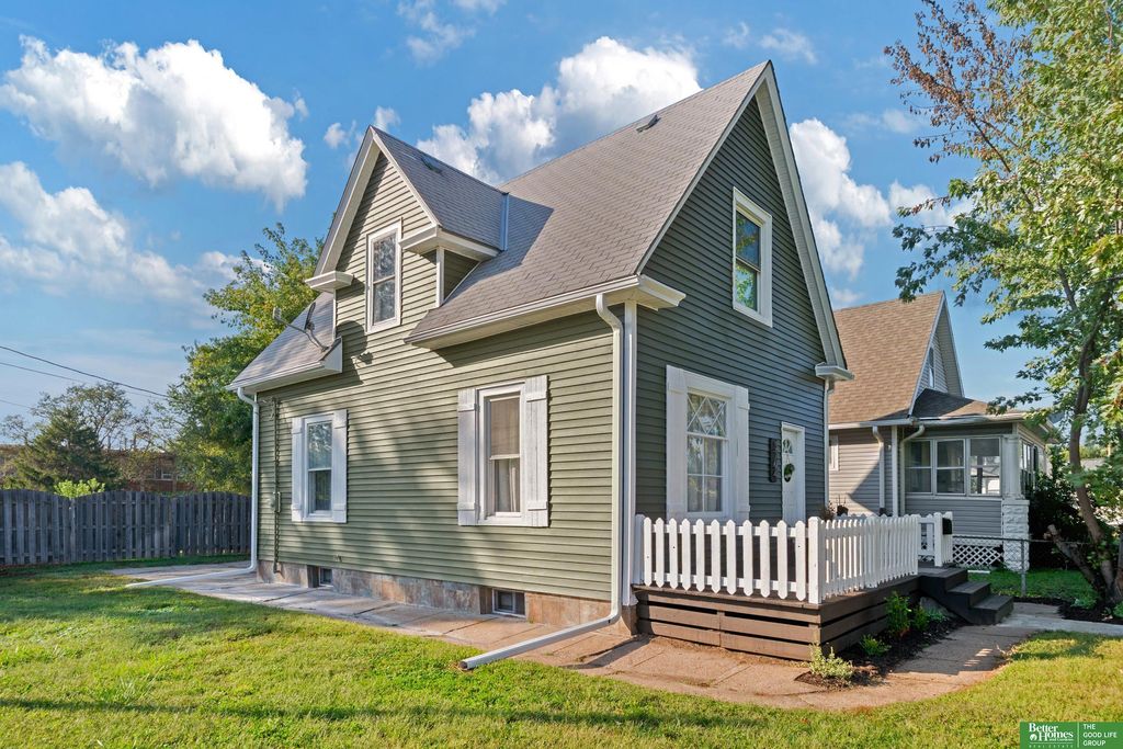 3704 N 19th Street, Omaha, NE 68110