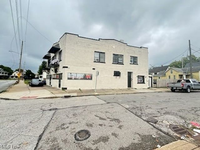 6802 Harvard Avenue, Cleveland, OH 44105