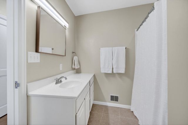 3215 E Locust Street A1-3, Davenport, IA 52803